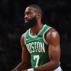 美记：消息人士暗示爵士对布朗的报价含5号签及多名合同年即战力